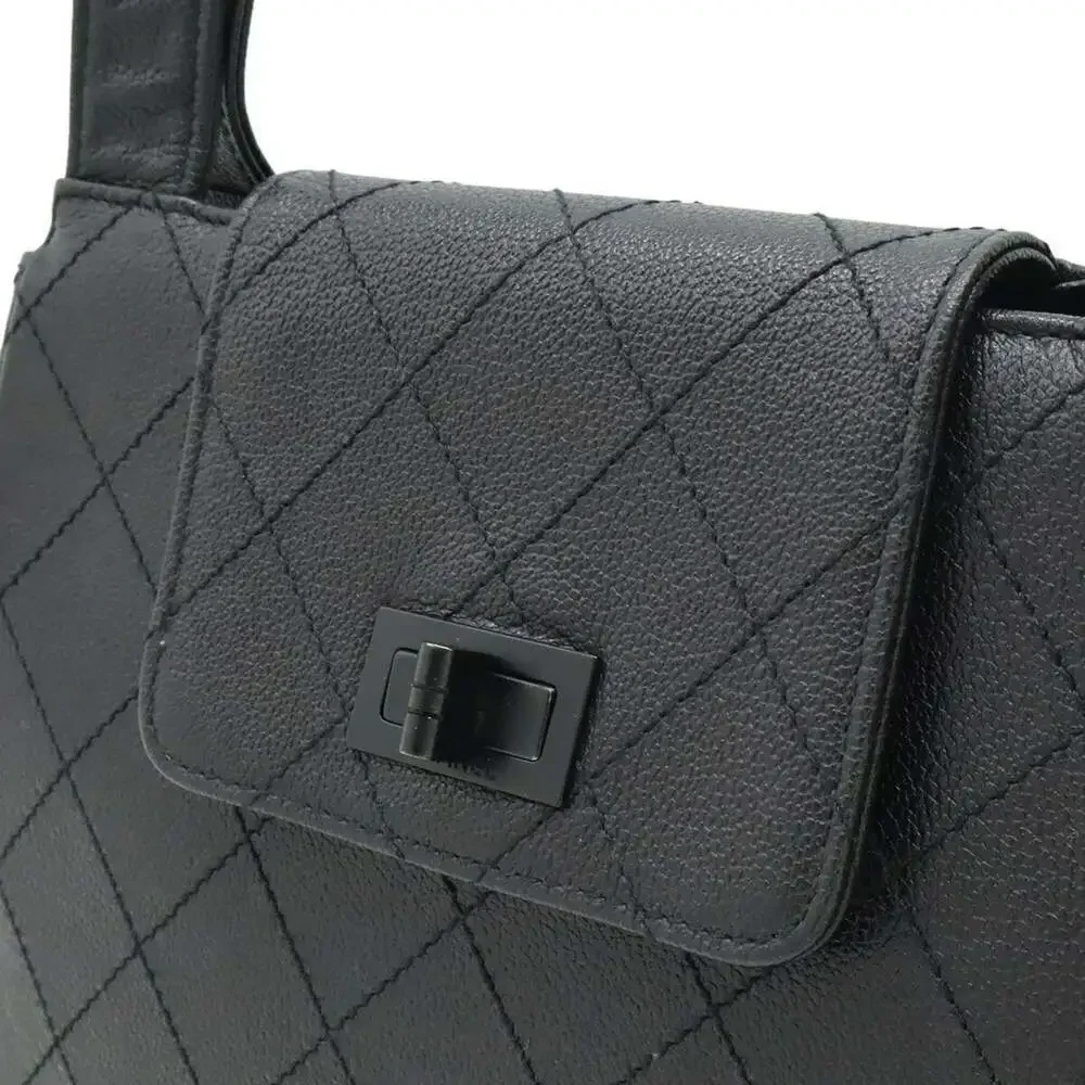 CHANEL Black Leather Shoulder Bag